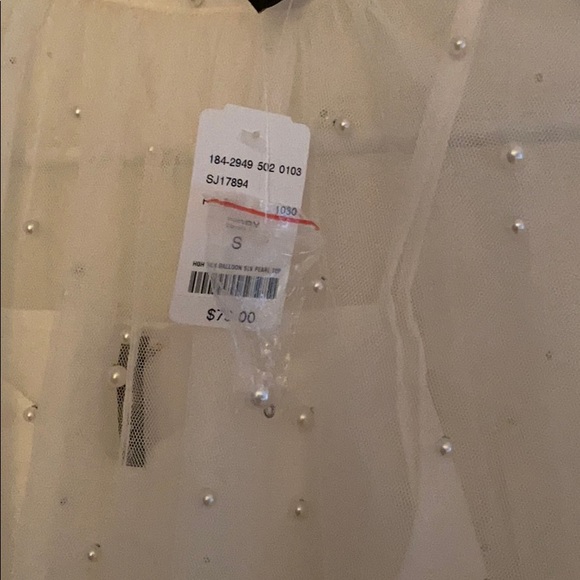 Small white with pearls blouse - Picture 2 of 3